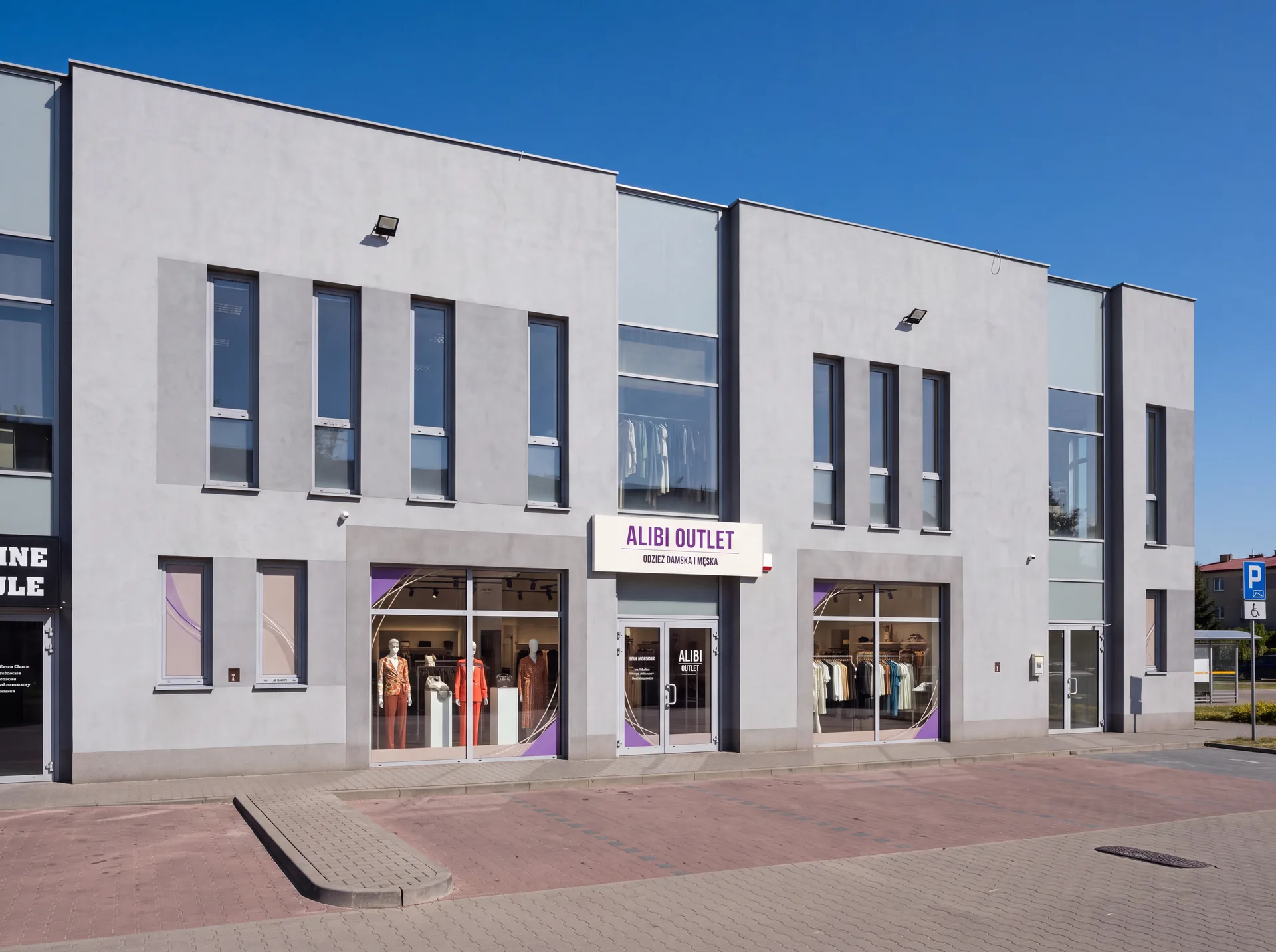Wejście do sklepu Alibi Outlet przy ulicy Głównej 9 w Radomiu